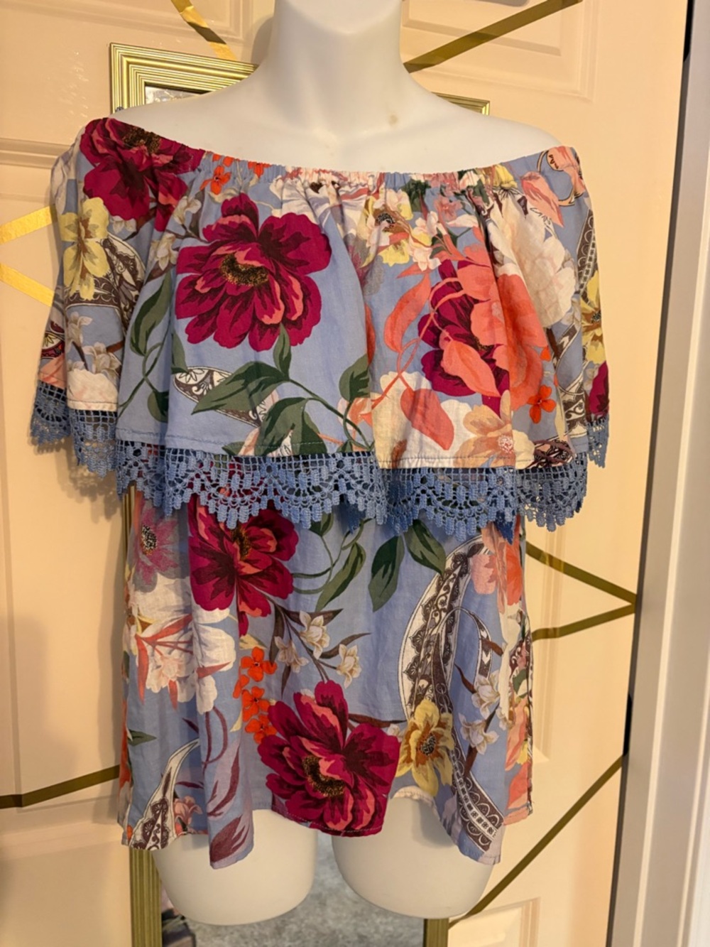 Cupio off shoulder floral medium top